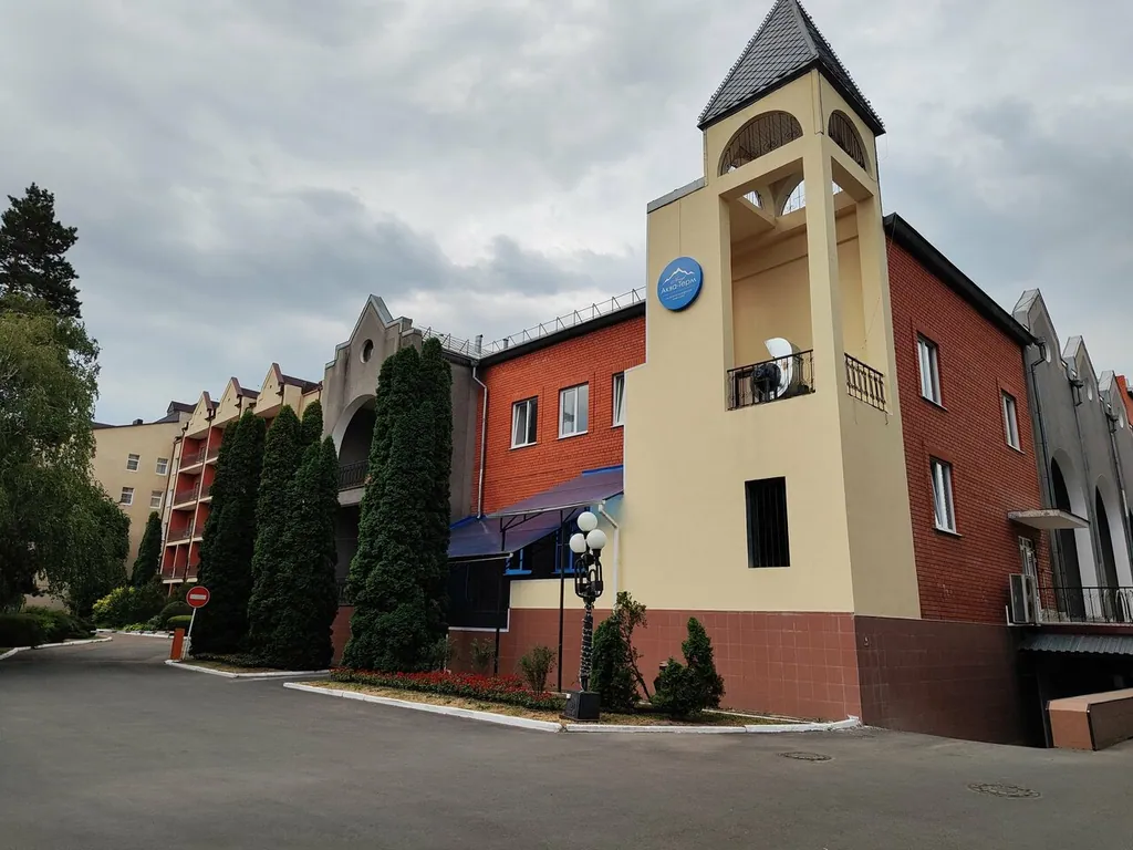 Делюкс (вид во двор)